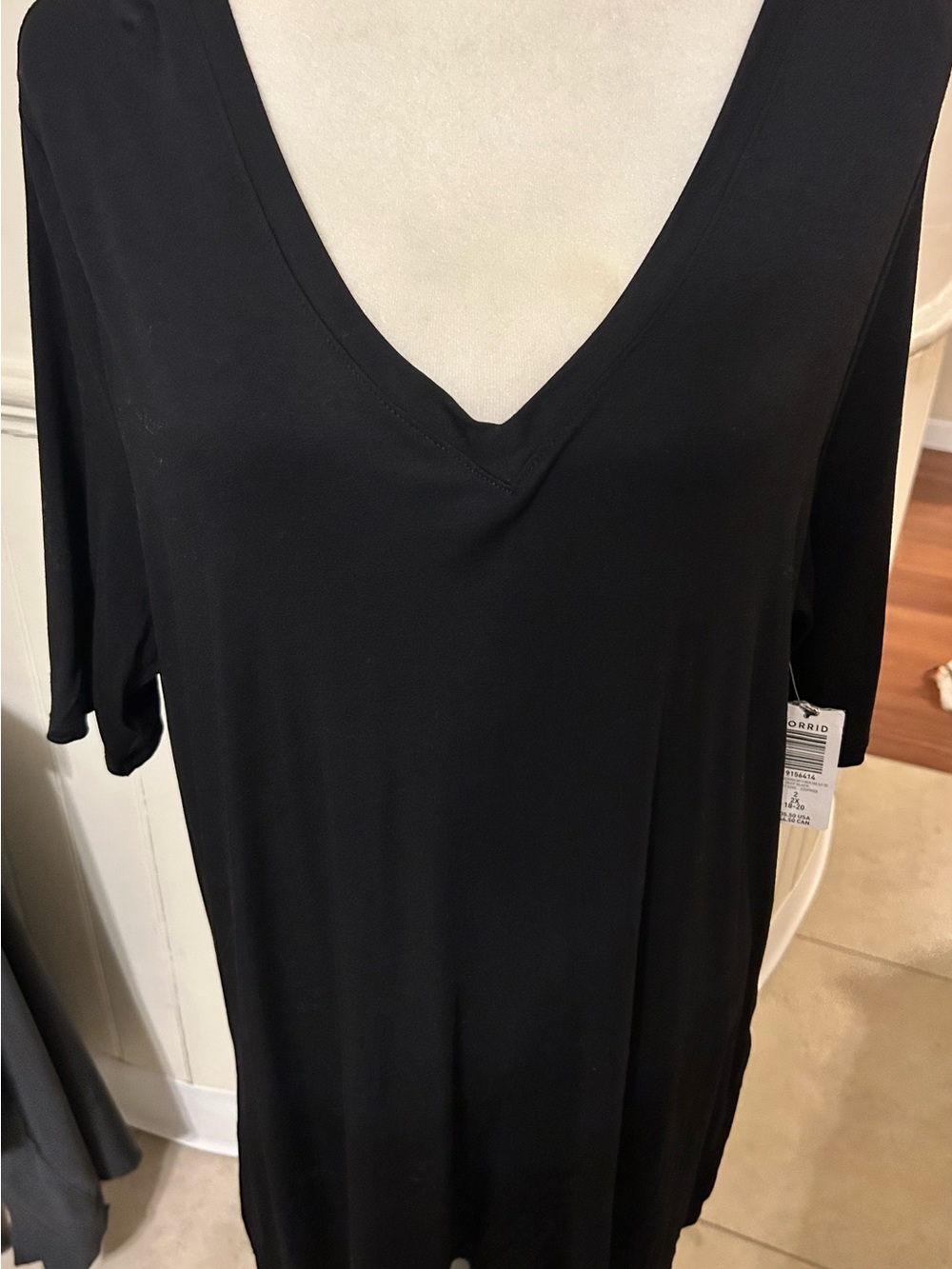 Torrid Black Super Soft V-Neck With Side Slits Short Sleeve Tee-Size 2 18-20/NWT